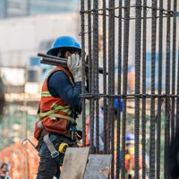 Constructor colocando varillas
